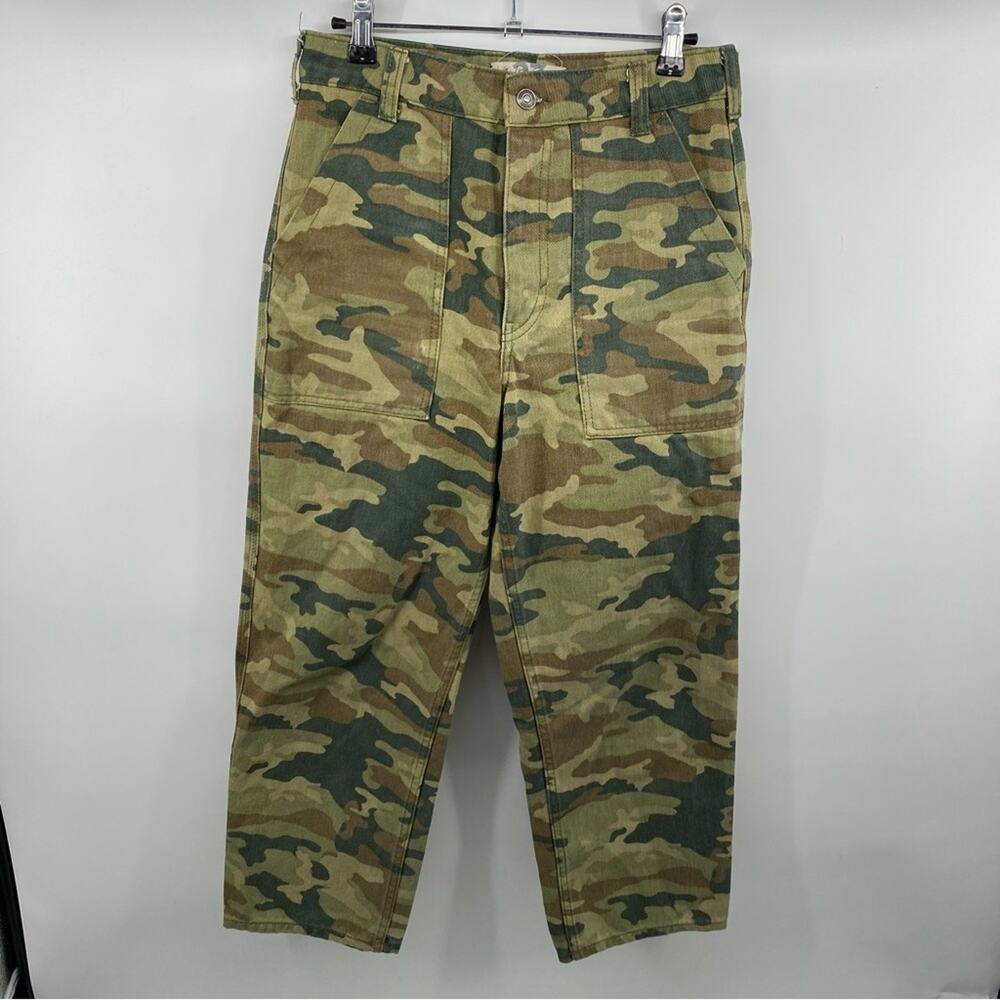 Free People We The Free Remy Cropped Cargo Pants Army Print Wide Leg Size 27 - Picture 4 of 12